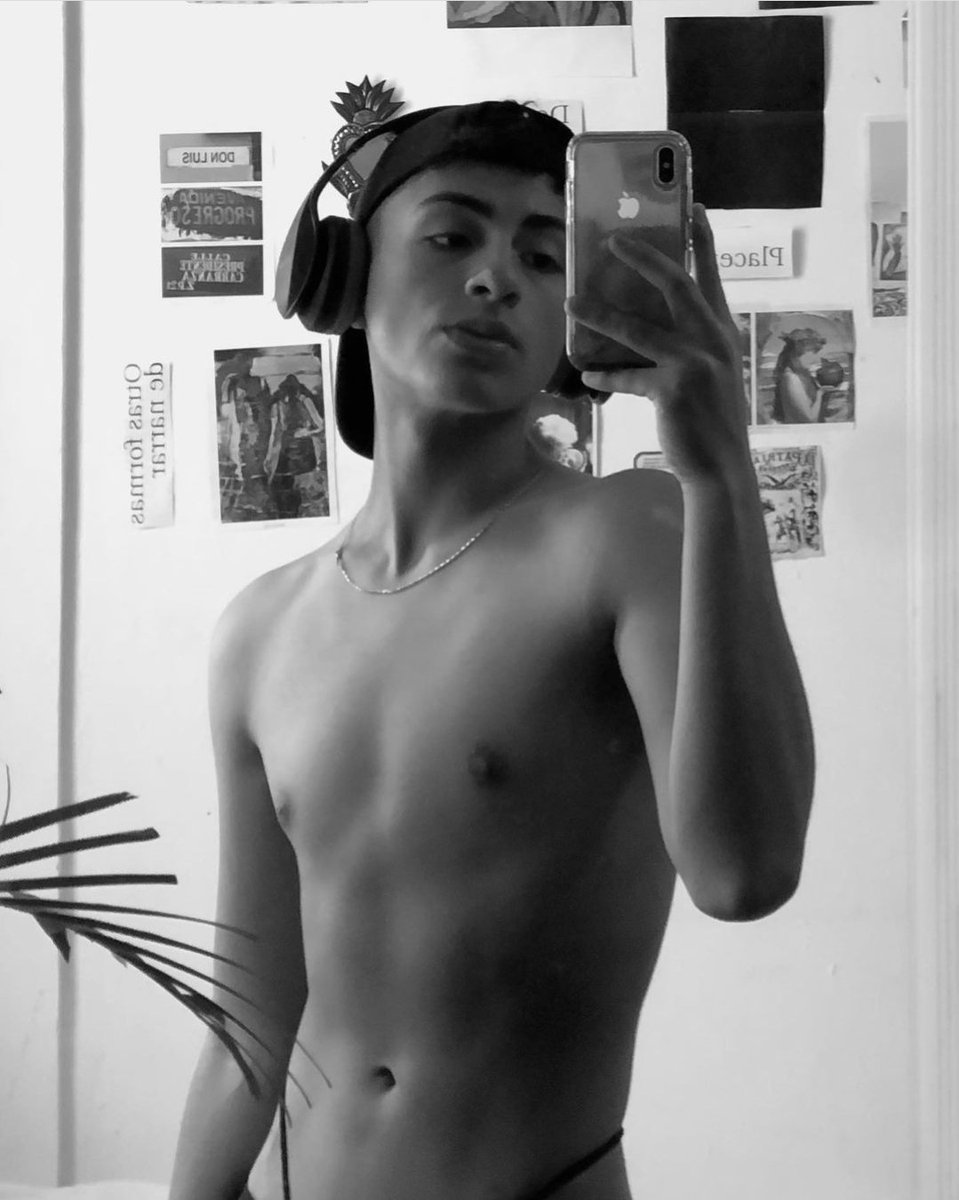 Dylanthxx's tweet photo. Casi 20 🥭 https://t.co/IkaSF0MKMb