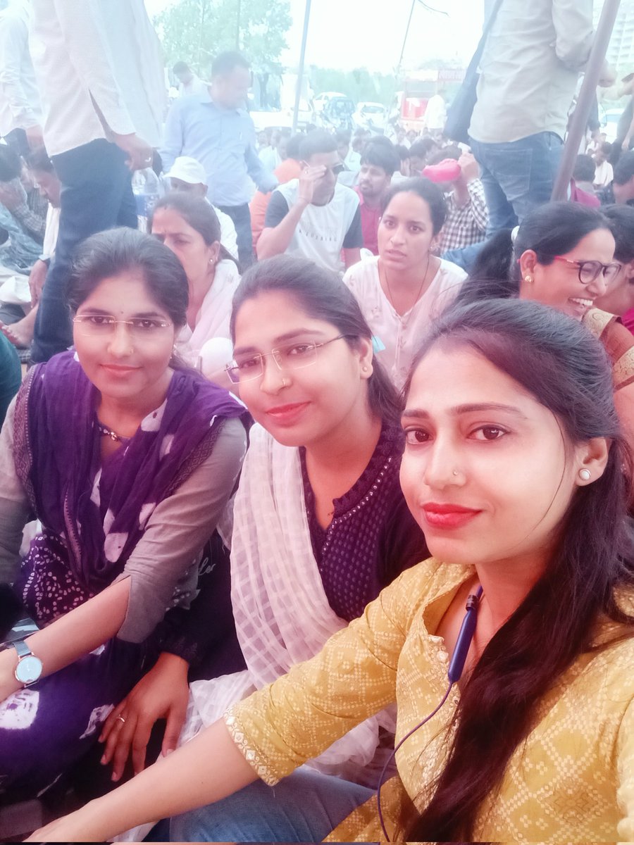 LalitaKawat11's tweet photo. कर्मचारियों ने गांधीवादी तरीके से उपवास रखकर सरकार का ध्यान आकर्षित कराया भारी बर्षा एवं अंधड़ में भी निर्णायक लड़ाई लड़ रहा है  सरकार या तो प्रमुख मांगो के जारी करे अन्यथा अब गांधीवादी तरीके को छोड़ कर उग्र आंदोलन करने को मजबूर होना पडेग @ashokgehlot51 @Babu_akta @ministerialSr https://t.co/VNqeiu2r1K