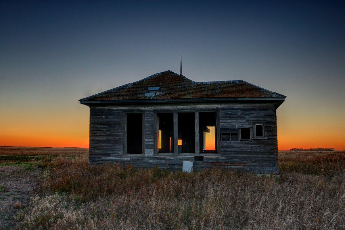 Skstormchaser's tweet photo. Man I already miss shooting here.  The one bucket list shot I never got here was a great storm behind it.  #anotheronegone https://t.co/UQsEt7B5Tj