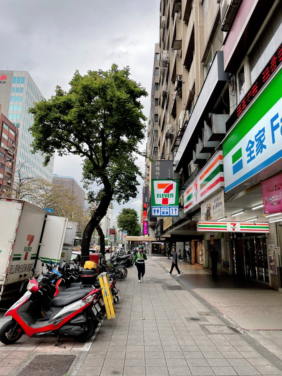 スーパーマーケットに荷物を取りに行くとき、とても幸せな気持ちになりました🥳🥳