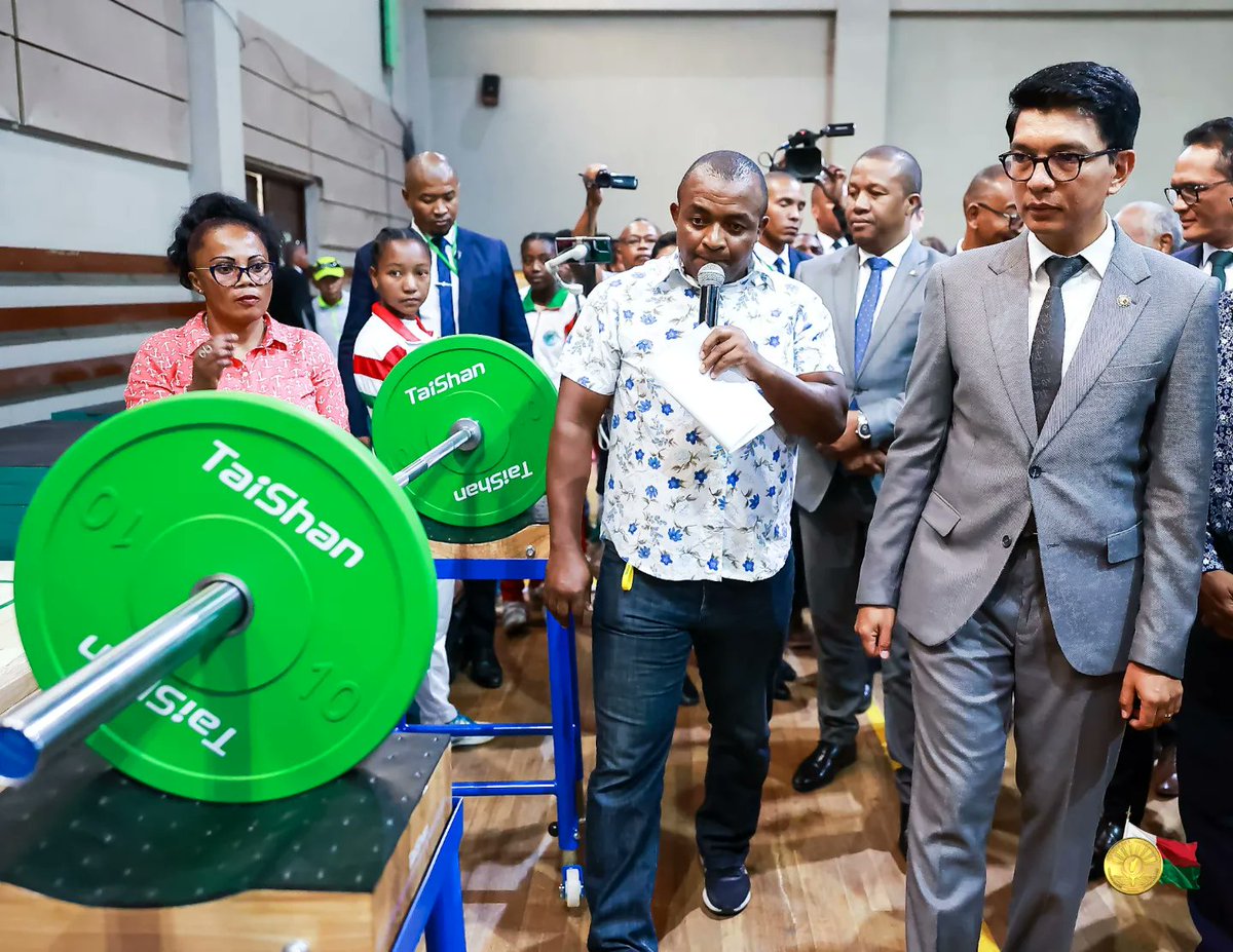 Immense plaisir de rencontrer nos athlètes malagasy avant les #JOI2023. Promesse tenue d'initier une stratégie pour toutes les disciplines sportives, pour préparer la victoire collective pour notre pays organisateur. Nous serons à la hauteur de ce rendez-vous. Alefa #Madagascar!