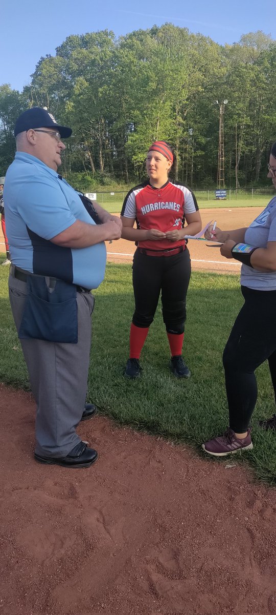 ally_sb2025's tweet photo. Even though I don't have my uniform, I signed up to be a USA Softball umpire. Had my first game tonight, I was so nervous. After a couple of innings I calmed down, and had a blast doing a 12U game. Wanting to learn  all aspects of the game. @USASoftball #umpire https://t.co/rU9dpofMuH