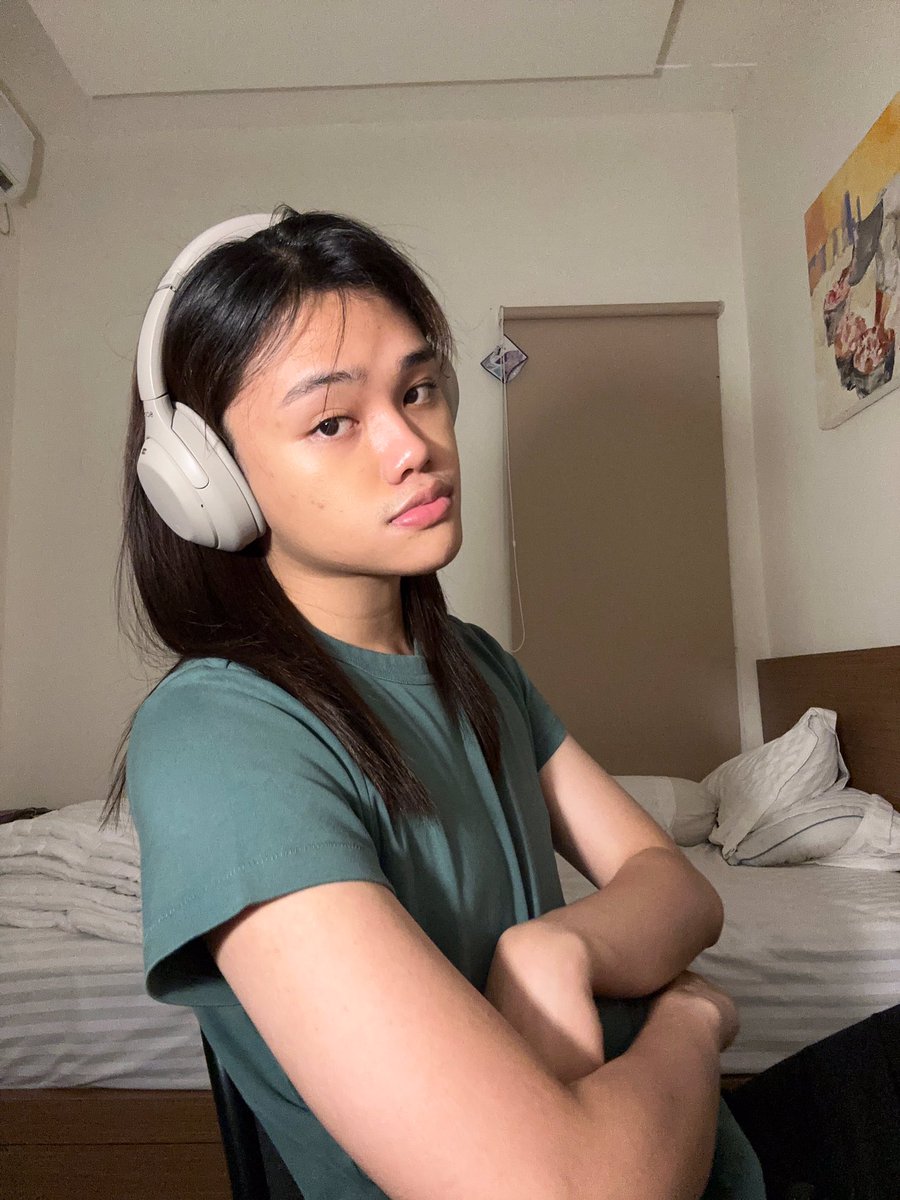 Nah, ditanyain sama billboard! Kebetulan #anakuniqlo yg ini lagi pake kaos Uniqlo, nih!