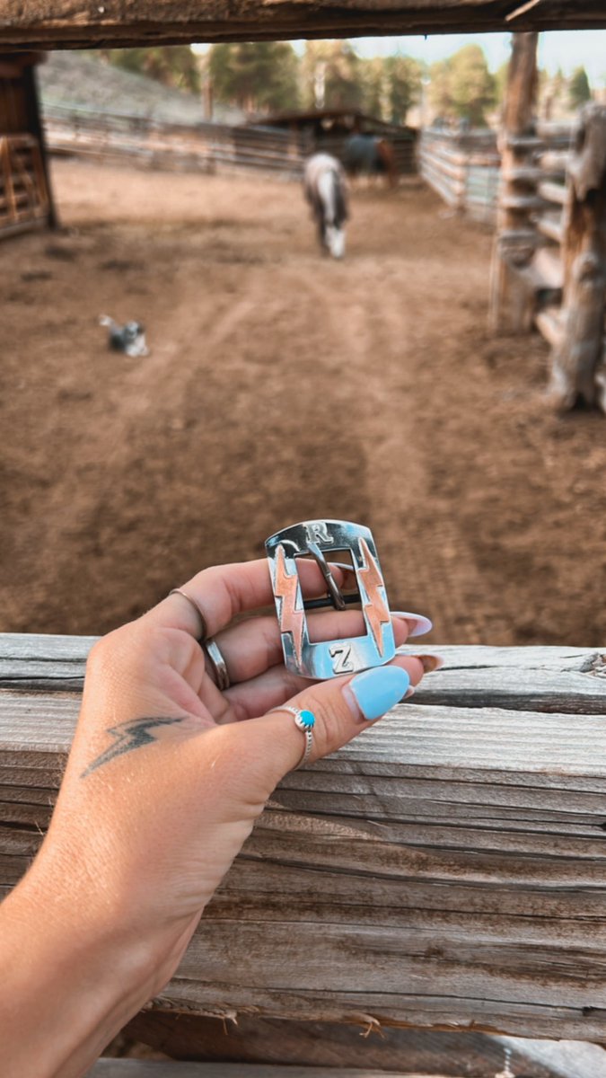 My version of being spoiled 🤍

Custom headstall buckle my man got me