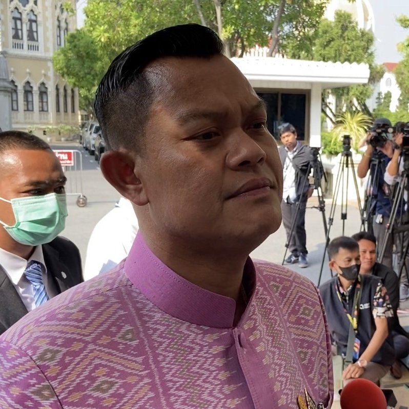 sirotek's tweet photo. ธนกรประกาศไม่โหวตพิธานายกตามเสียงประชาชน ชี้เพื่อไทยมีสิทธิตั้งรัฐบาล แพ้แค่ 10 เสียง ดูแล้วไปกับก้าวไกลไม่ได้ เชื่อทุกพรรคต้องคิดเรื่องประเทศอันตราย ยังไม่ตอบไปจะร่วมรัฐบาลกับเพื่อไทยหรือไม่ #ศิโรตม์ทอล์ก https://t.co/xypgtOaq53