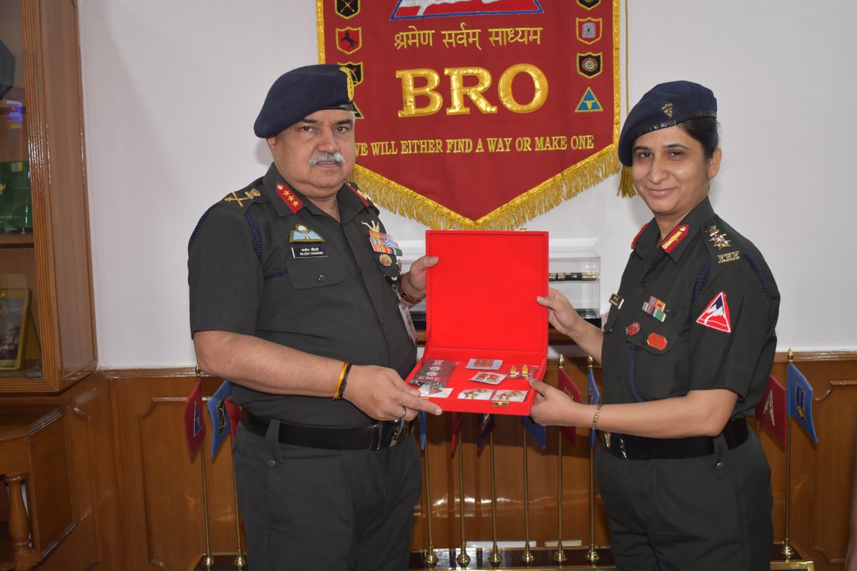 BROindia's tweet photo. #WomenEmpowerment

@BROindia women continue to soar high making the organisation proud. Col Namrita Waghray and Col Shobha Nair MP, women officers from the Corps of EME have been promoted to the rank of Colonel. 

The officers will be taking over the command responsibility of Western Base Workshop and 1086 Field Workshop respectively. 

Lt General Rajeev Chaudhry, VSM, #DGBR and @BROindia wishes them best of luck in their endeavours.

Jai Hind ! Jai BRO  !!
@PMOIndia @DefenceMinIndia @rajnathsingh @RajnathSingh_in @AjaybhattBJP4UK @SpokespersonMoD @adgpi @PBNS_Hindi @PBNS_India @pinkvilla @PIBHindi @DDNational @DDNewslive @DDIndialive