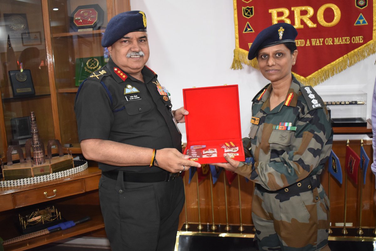 BROindia's tweet photo. #WomenEmpowerment

@BROindia women continue to soar high making the organisation proud. Col Namrita Waghray and Col Shobha Nair MP, women officers from the Corps of EME have been promoted to the rank of Colonel. 

The officers will be taking over the command responsibility of Western Base Workshop and 1086 Field Workshop respectively. 

Lt General Rajeev Chaudhry, VSM, #DGBR and @BROindia wishes them best of luck in their endeavours.

Jai Hind ! Jai BRO  !!
@PMOIndia @DefenceMinIndia @rajnathsingh @RajnathSingh_in @AjaybhattBJP4UK @SpokespersonMoD @adgpi @PBNS_Hindi @PBNS_India @pinkvilla @PIBHindi @DDNational @DDNewslive @DDIndialive
