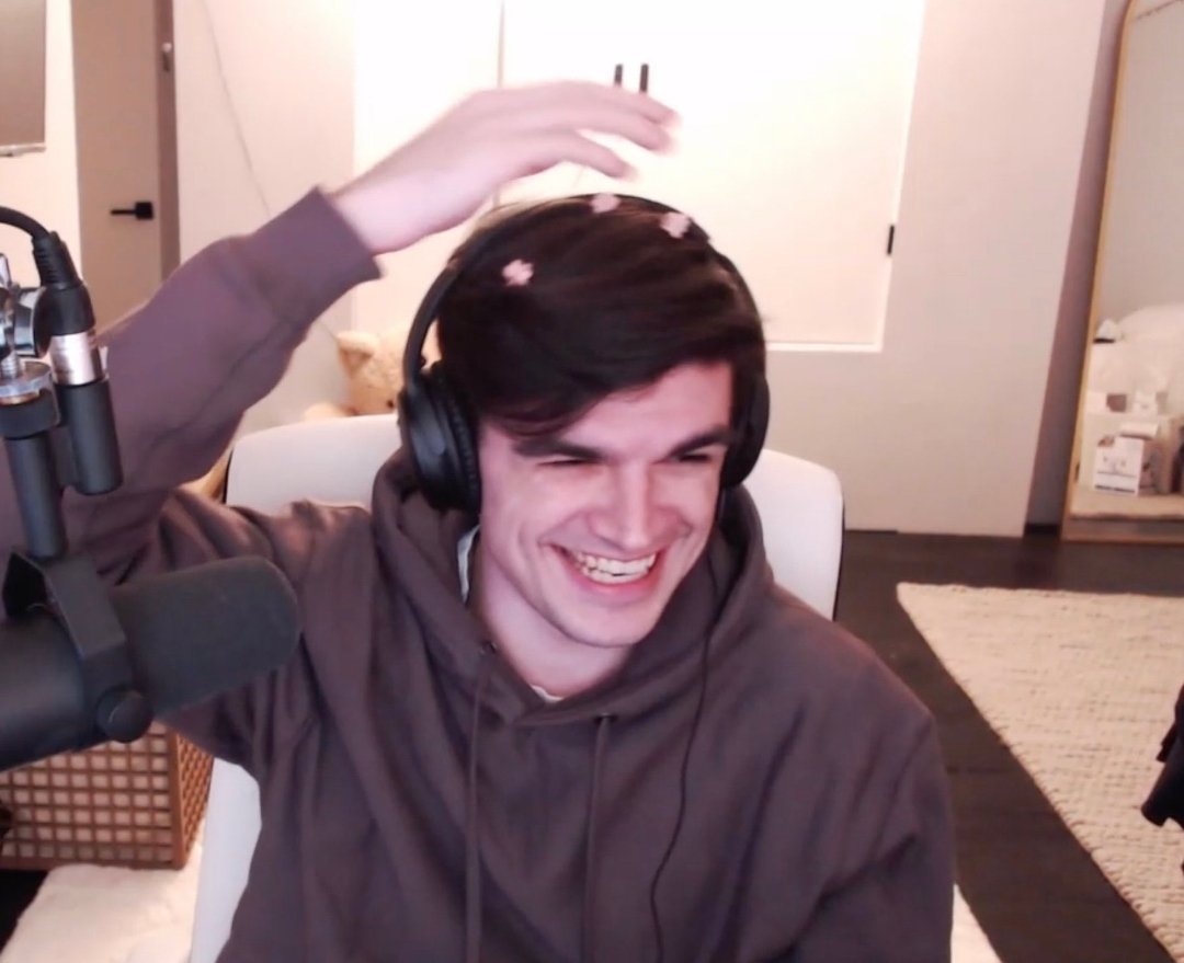 ( archive ) moon tweet media