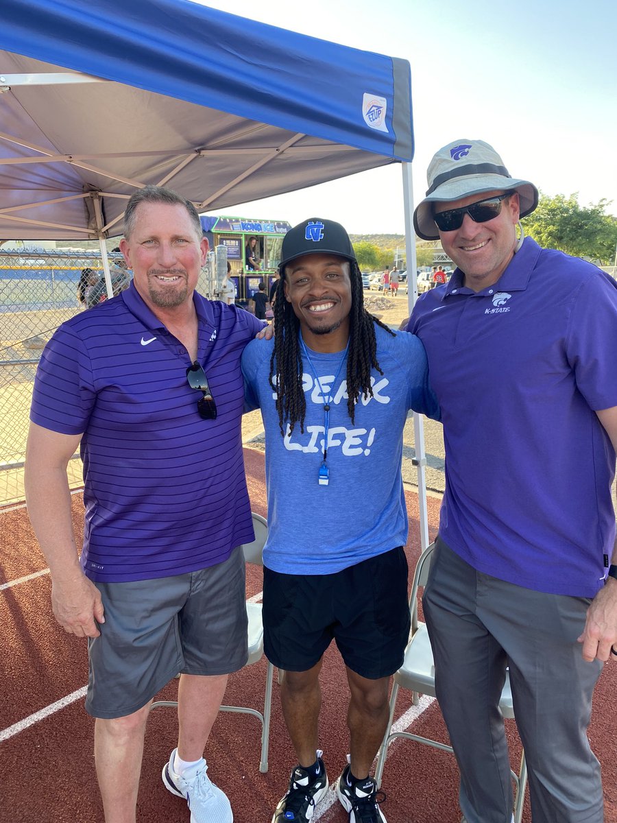 Look at who I ran into tonight! 🤘

<a href="/CoachKlanderman/">Joe Klanderman</a> <a href="/coachstanard/">Steve Stanard</a>
