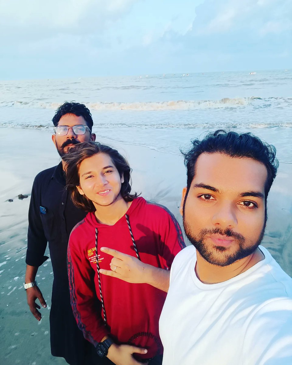 Juhu Beach Morning Vibes With Like Minded Fellows...
.
.
.
#juhubeach #morning #vibes #mumbai #with #likeminded #fellows