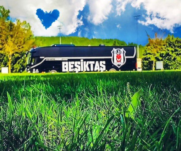 Solumuzda atan en saf ve temiz aşk bir maç olsada keyfimiz yerine gelse günaydın canlar 🦅🦅🦅