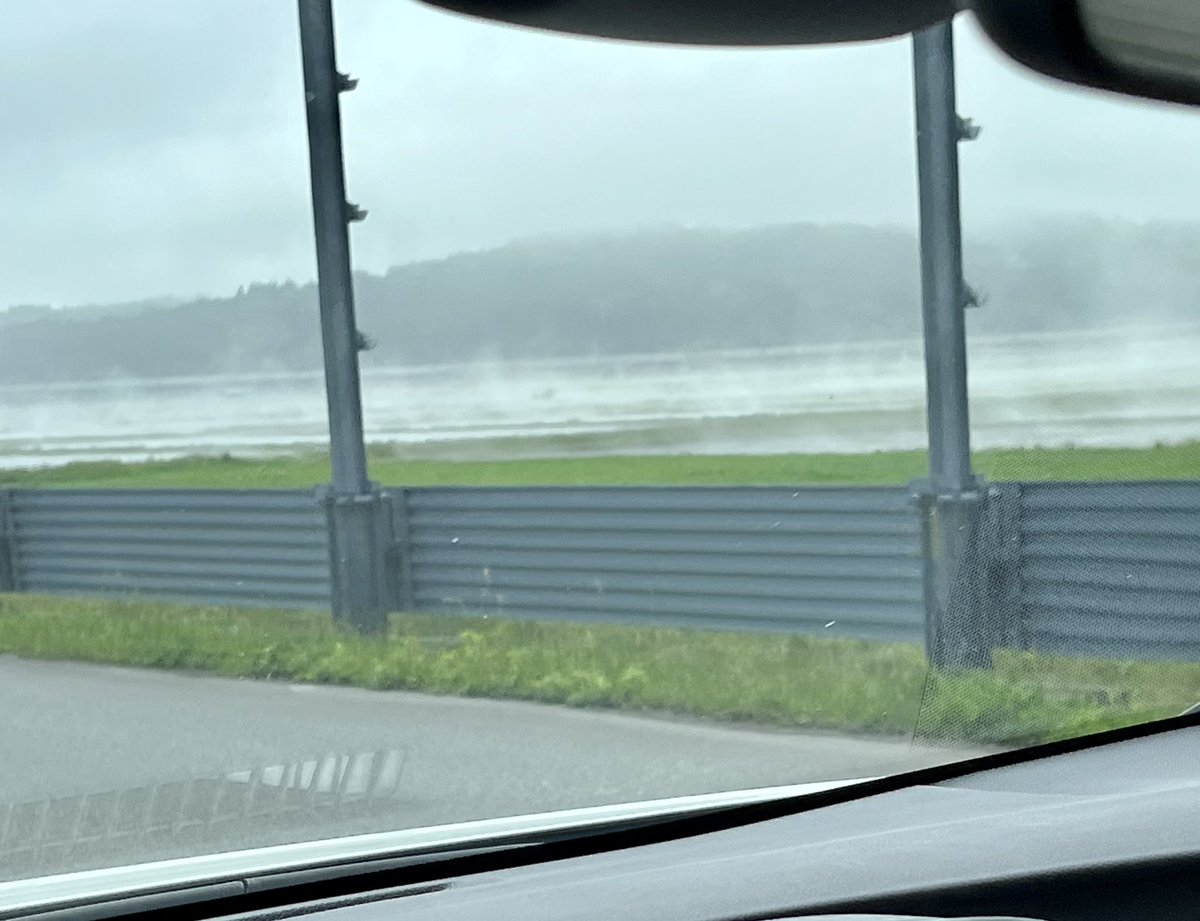 07ake20's tweet photo. 田んぼから湯気
この現象は何？ 
#温泉ではありません
#田んぼから湯気 https://t.co/JrwdUA2wQ0