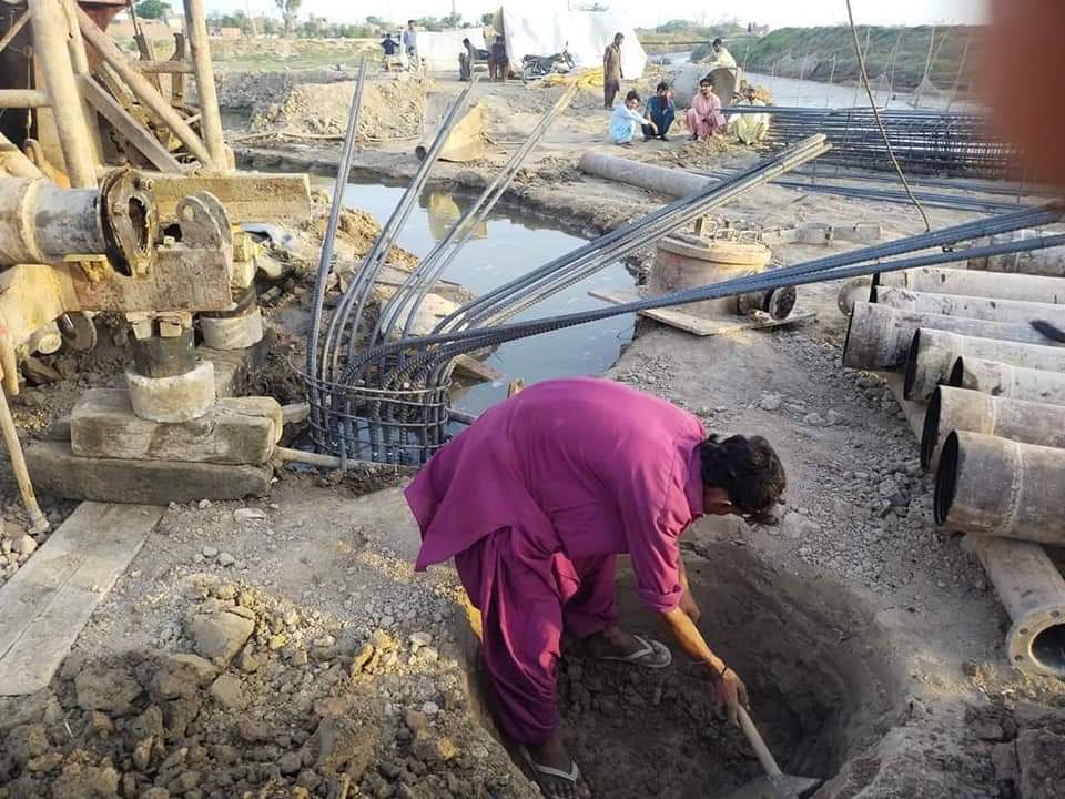 AamirNTalpur's tweet image. جھڏو پراڻ ندي تي پلن جو ڪم تيزي سان جاري
#NA219
#PS50 
@TariqueTalpur 
@jamkhanshoro