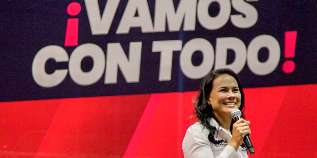 AlejandraDMV's tweet photo. Hay batallas que se ganan con el corazón. Y esta es una de ellas. Solo las y los valientes tienen la capacidad de adaptación. Aquí, en Toluca vinimos de atrás, alcanzamos y ganamos. Vamos con convicción, con carácter, con entrega y sobre todo, con valentía a proteger al Estado de México. #VamosAGanar #AleGobernadora #VotALE