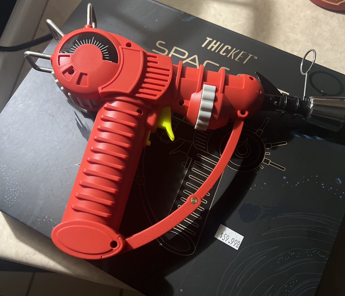 digitalzork's tweet photo. Cool find from the other day, a near replica of a Ray gun from call of duty zombies, but it’s a torch! https://t.co/QO8jNhLCiK