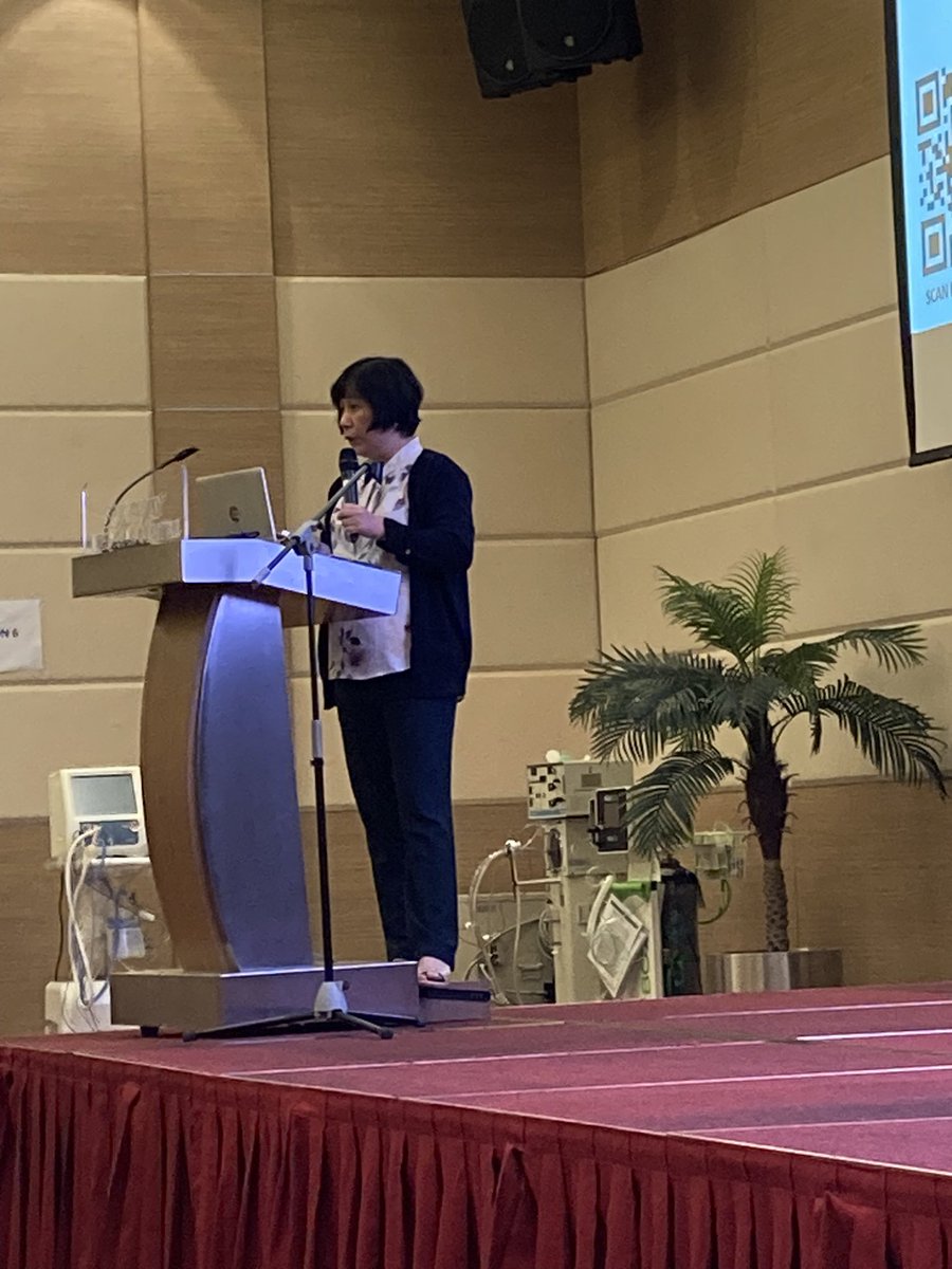 PravinPICU's tweet photo. Dr Pon Kah Min explains how we can reduce risk of #VAP in #PedsICU. Wash those hands! #PICMasterclass https://t.co/wPzmkFMr3U