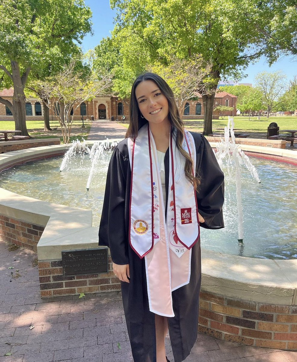 dlc0082's tweet photo. Love the grad pics! Keep sharing! ❤️🎓We ❤️our grads!@MSUTexas https://t.co/oMkq11l1FN