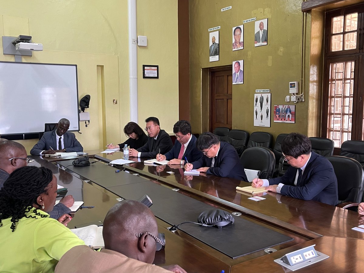 KopiaUganda's tweet photo. The Director for KOPIA in RDA plus 4 other officials from Korea visited the NARO Offices on 12th May and met with the Director General Dr. Yona Baguma. https://t.co/suTABnDPBR