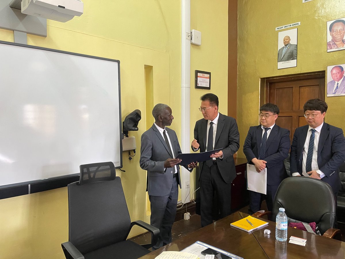 KopiaUganda's tweet photo. The Director for KOPIA in RDA plus 4 other officials from Korea visited the NARO Offices on 12th May and met with the Director General Dr. Yona Baguma. https://t.co/suTABnDPBR