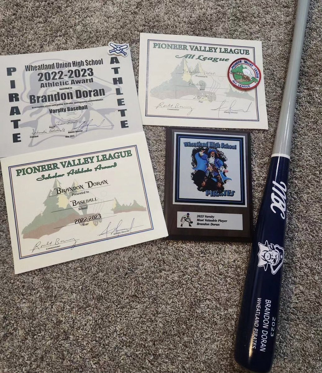 brandon_doran35's tweet photo. Today I got 1st team all league and scholar athlete award for having above a 3.25gpa(4.0). I also got MVP for my team. https://t.co/yuD9lxq2AH