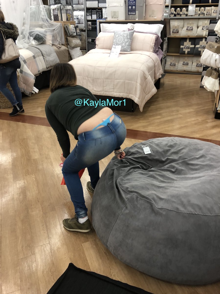 KaylaMor1's tweet photo. Creo que mi marido no fue el único que me vio probado ese sillón. https://t.co/MkkhuGVRbz