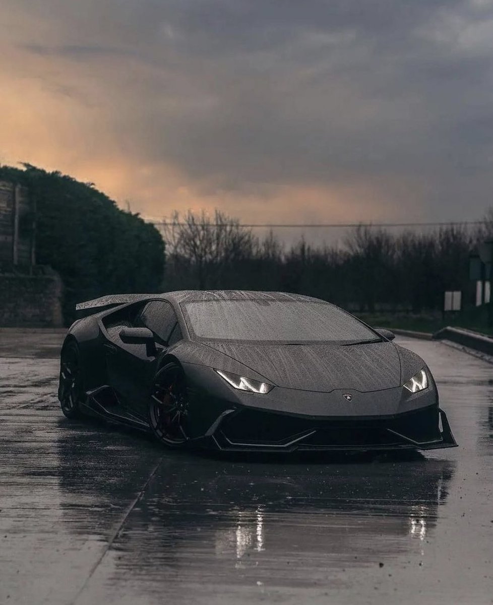 LuxuryCars365's tweet photo. Lamborghini Huracan ☁️ https://t.co/vwOWld66zr