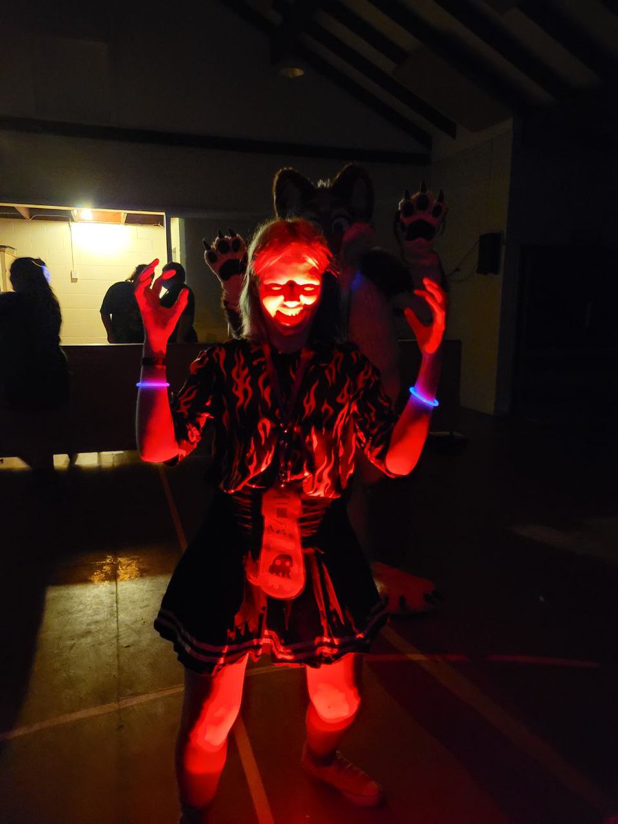 ScorchinVixen's tweet photo. Muhahahha 
Had a good time at #southernpaws
🧡🦊 https://t.co/SW8Xd3ezxx
