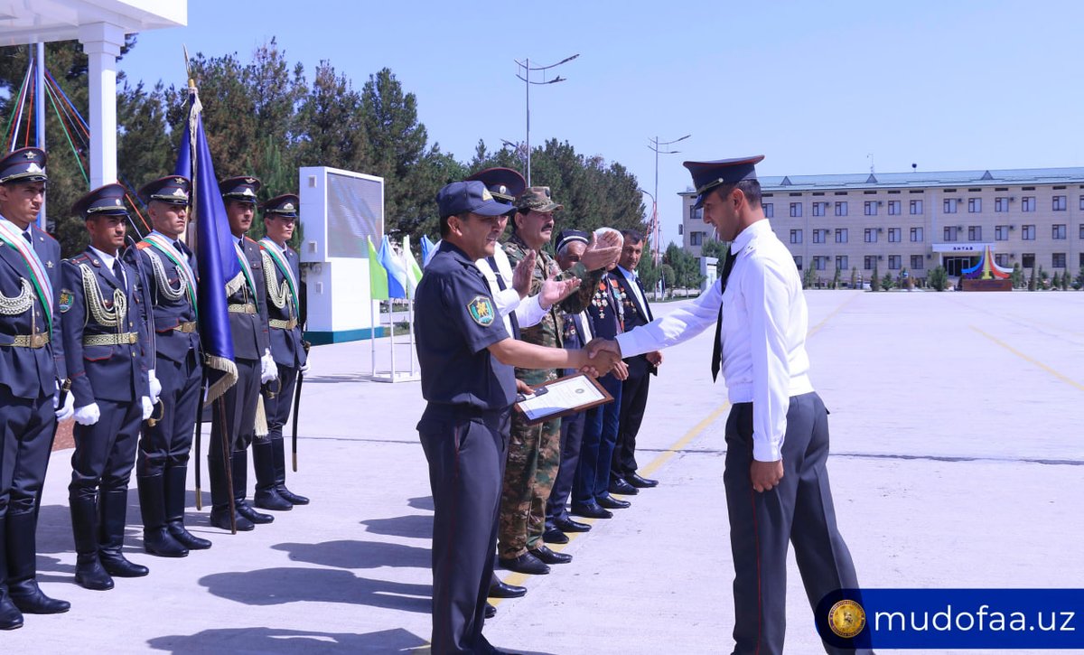 mudofaarasmiy's tweet photo. #UzArmy #celebration #MilitaryUnit #NewsDistricts #South #defense #mudofaa 

Established day of the military unit which located in Khayrabad garrison of the South-Western special military district, was celebrated. https://t.co/BbvFL0crjE
