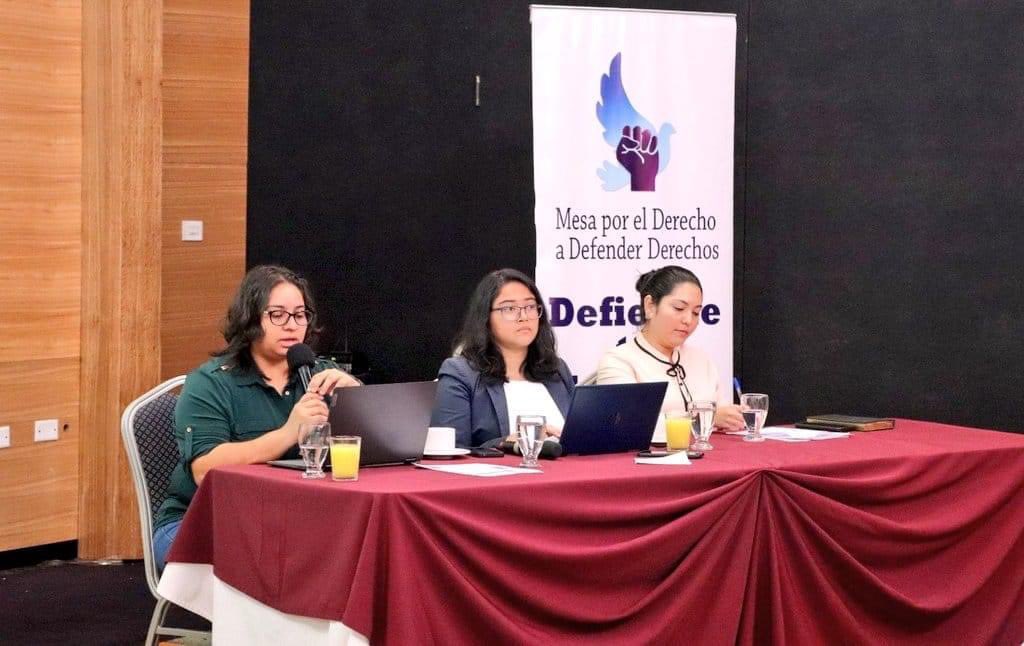 LasPeriodistaSV's tweet photo. 📢 #Defensorxs| El derecho a la libertad de expresión y prensa son de los que más se violentaron de manera recurrente durante el 2022, según las denuncias registradas en el Informe de agresiones contra personas periodistas y defensoras presentado hoy por la @MesaporelDDD https://t.co/Wmv3swqdNk