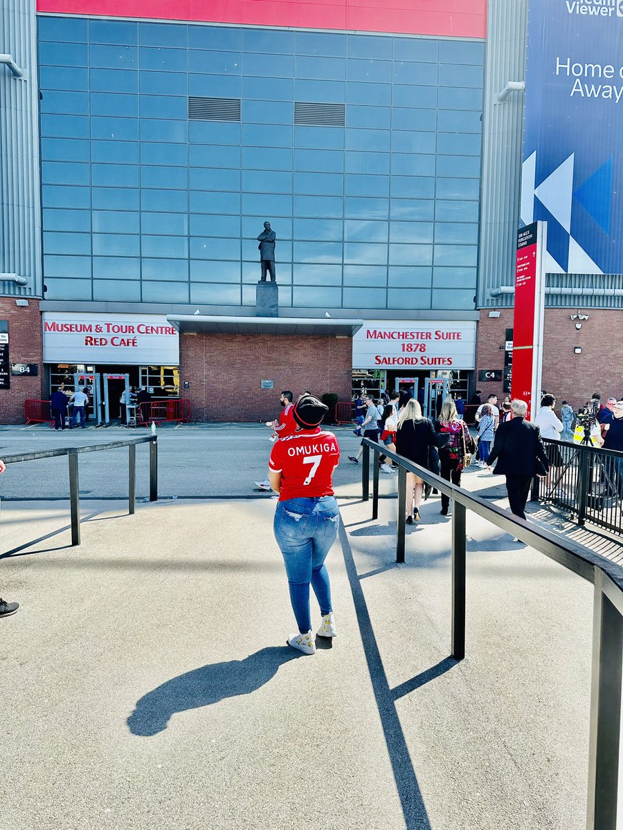 francis_isano's tweet photo. Dear @KiconcoBrenda5, now that you visited OLD TRAFFORD and witnessed @ManUtd punishing #Wolves... 

I LOVE YOU MORE 😍😍😍 https://t.co/gMOLheWLBl