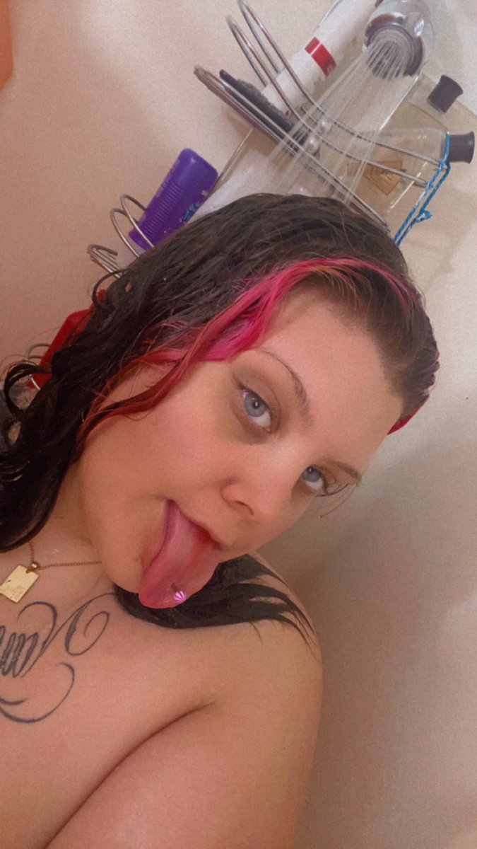 Dezzyy2002's tweet photo. https://t.co/qn6wRzd5sF follow the free OF page🩵🍭 https://t.co/jdvtqwzu9f