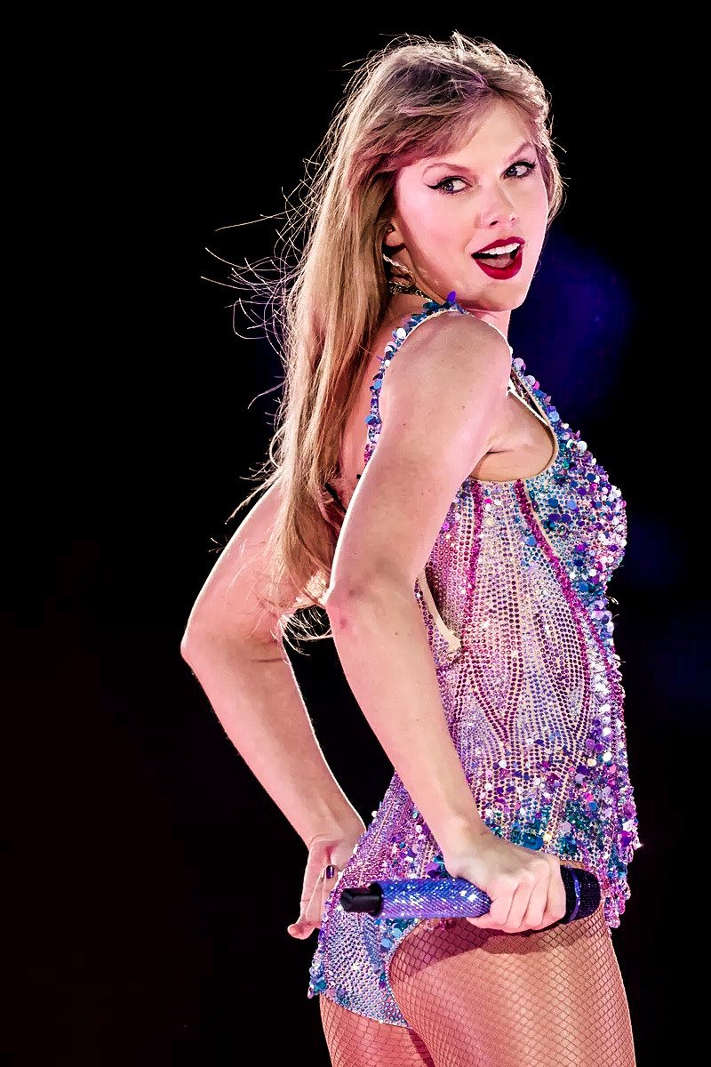 darkcarnivalart's tweet photo. @nyxiaa_13 Hey swiftie friend! https://t.co/j8SSAkGkTC
