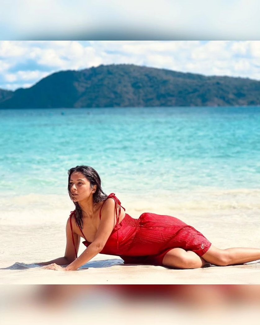 filmfare's tweet photo. Beach please!🏖️

#ShehnaazGill drops vacation photos. https://t.co/J9vz1tIFE9