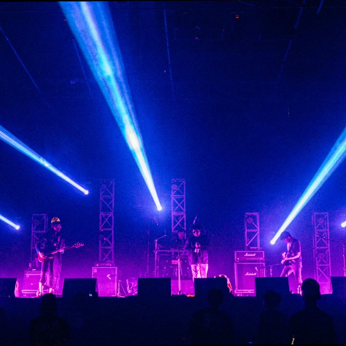 Helooww 👋  I haven't been on Twitter in a long time..!

Soo thiss is my third gigs on Jakarta becoommee a vampireee 👻