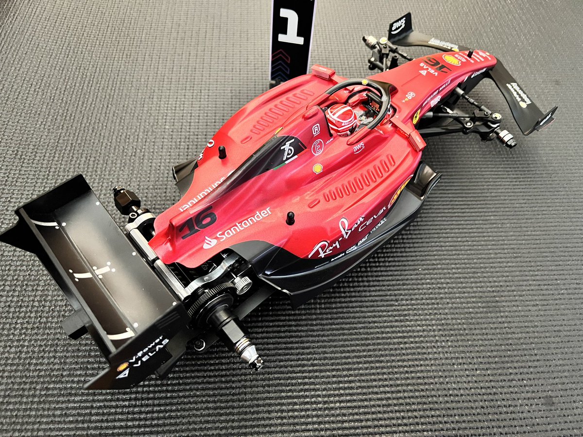 melo15_ou's tweet photo. Ferrari F1-75 No.16 on ZFC-014
1作目のNo.55はOF-01RX用で、2作目のNo.16はZFC専用。見た目はゴムタイヤの方が断然らしくなるが、見た目は捨ててナロースポンジ仕様へ変更。
WRC製ボディはやはり造形が秀逸。
#Ferrari #ZEN #ZFC014 #F1 https://t.co/pmIPhXUXQ6