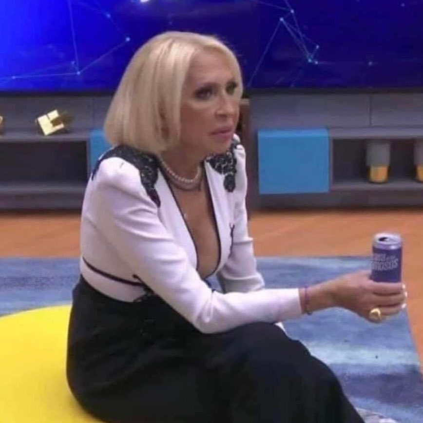 yo: urge una salidita

yo en la salidita: