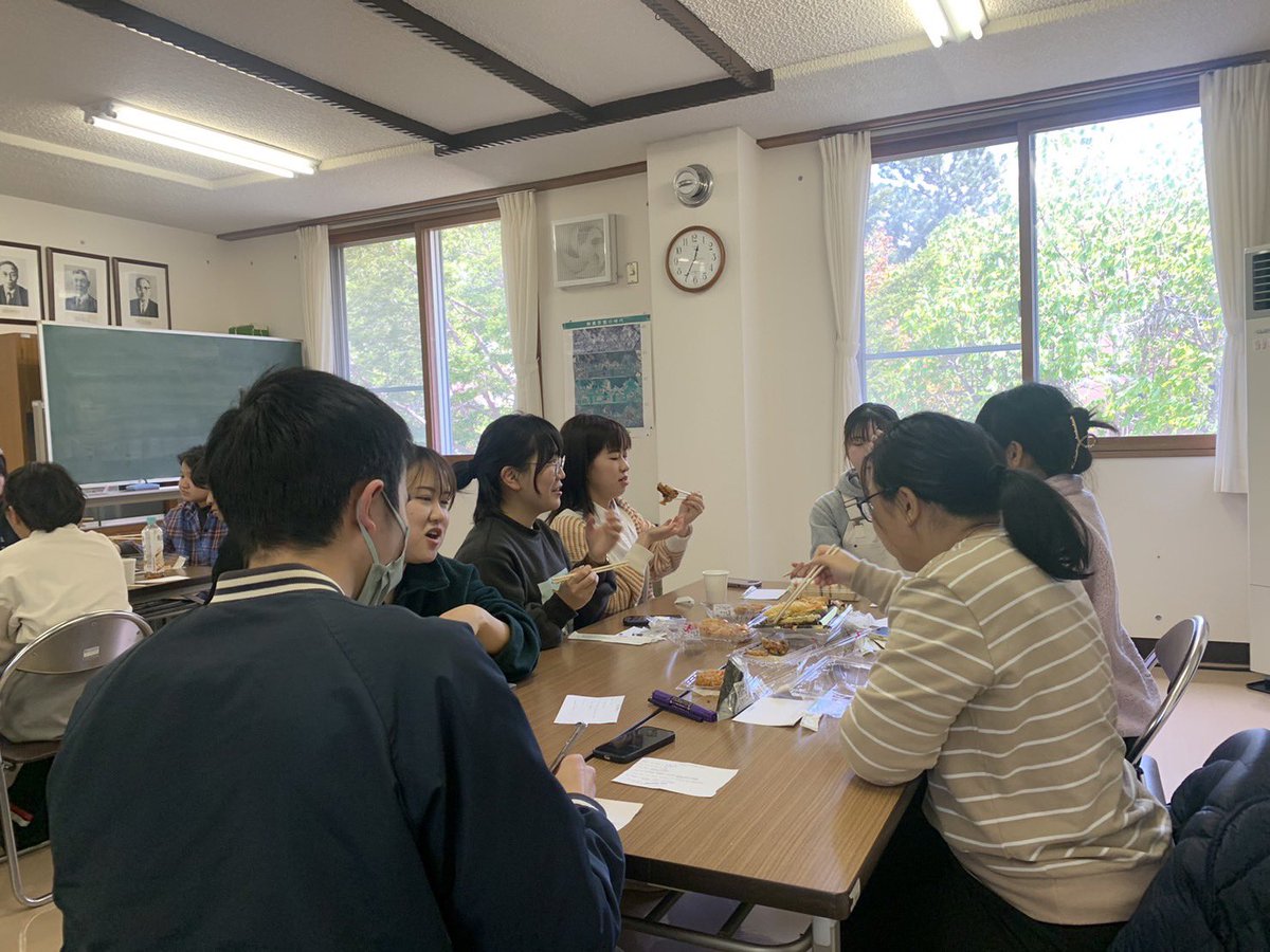 elephant_rgu111's tweet photo. 5月11日に酪農学園青年海外協力隊OV会主催のEnglish Cafeにえれふぁんとメンバーが参加しました！
えれふぁんと以外にも、マレーシアサバ大学や国際交流サークルSukarelaメンバーなど様々な学生が集まり、趣味や出身地の話、ゾウ友達、ポケモン友達、yoasobi友達などたくさんの友達が出来ました！ https://t.co/IPPQq1X8qF