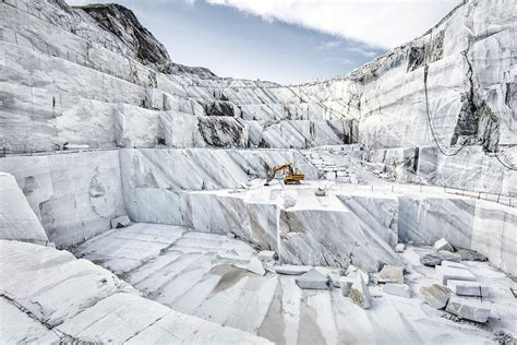 geotdf's tweet photo. Geo-#giroditalia2023 - Stage 10. Today's stage will end, and tomorrow's will start, near the Carrara marble mines - Earth's largest. Since Roman times, some of the purest marbles in the world, used for iconic architecture and art, have been excavated in over 650 quarries. https://t.co/EIPH4D38NN