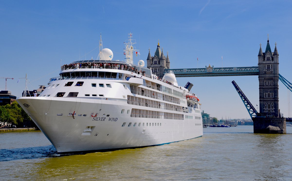 FraserG32883664's tweet photo. Silver Wind cruises through Tower Bridge in 2019 @TowerBridge @Silversea #SilverWind #Silversea #CruiseLiner #Kreuzfahrtschiff #CruiseShip #CruiseShips #CruiseBlogger #CruiseLife #CruiseShipBlogger #Schip #船 #ShipsInPics #CruiseTravel #TowerBridge #RiverThames #Thames #London https://t.co/ia82Q3gAW6