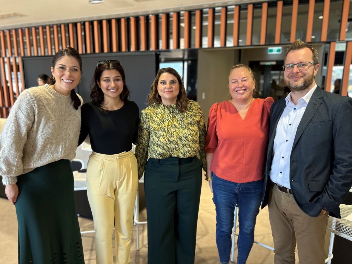 Lovely to spend time with staff at @ING_Aust today on behalf of @ruokday for a National Families Week inspired panel discussion on supporting young people. Shout out to R U OK? Youth Ambassador Deepti Bhatt & @CFCH_Sydney senior psychologist Lisa Alam for sharing their insights.