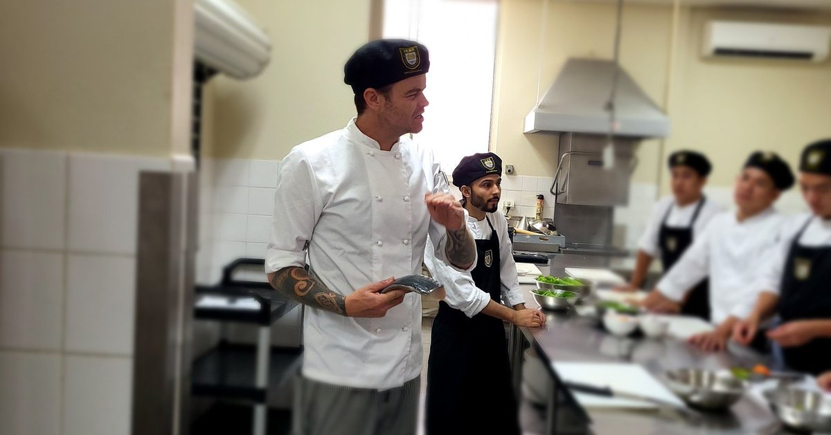 ICAEAustralia's tweet photo. Check out these incredible snapshots from the cookery class at ICAE! 😍👩‍🍳 The students are absolutely engrossed in their learning, attentively listening to every word their talented chef has to share. 🎧🤩
#CookeryClass #ICAE #PassionForFood #CulinaryArtistry #LearningJourney https://t.co/9Tybso4qoy