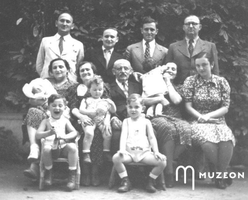MuzeonCluj's tweet photo. This #family portrait captures the #Lusztig family, whose true-life stories inspired the #Muzeon #audioguides. They were a simple #Jewish family from #Cluj in the 20th century. A few members survived the #Holocaust. Visit Muzeon to get to know them. https://t.co/tSd6fZtVi6
