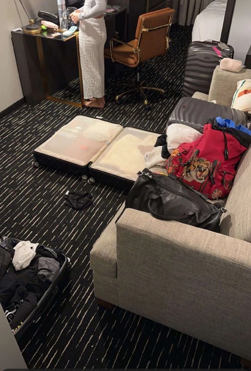 Bizim de paris yolculugumuz bu kadarmış uwmwoamsosnsj 
Neyse ben bugün siteye çok az  girerim hazırlık yapcam ama beni unutmayın 🥺jamaosmsmsm 🫶🏻