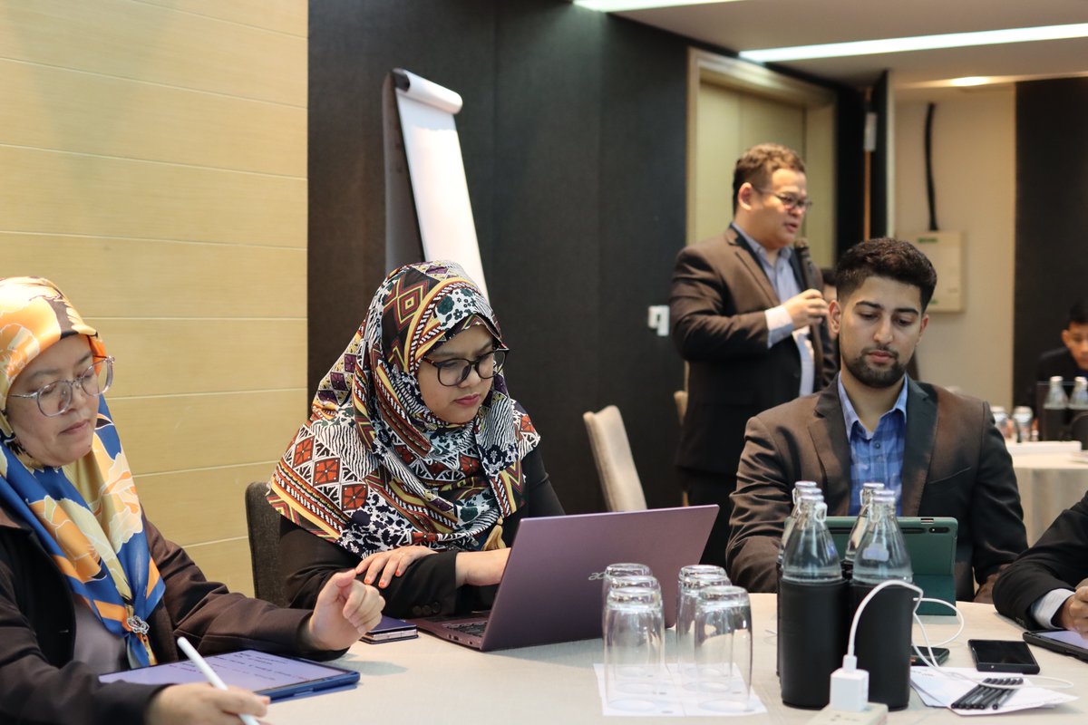 APCICT's tweet photo. Day 2 of the South-East Asia Subregional Training on ICT for #ClimateResilientDevelopment consisted of in-class discussions and attendance at the 79th ESCAP Session #CS79 where participants listened to country perspectives and experiences on the #RaceToNetZero. https://t.co/qSB6PUJ1Qq