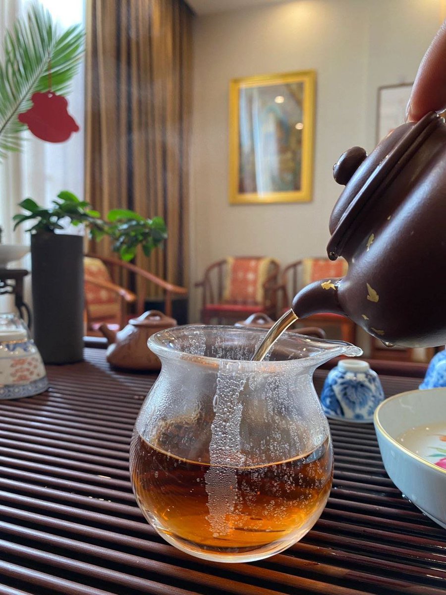 Cxx_un's tweet photo. In this fast-paced modern society, drinking tea has become a way to relieve stress and find inner peace🍵 https://t.co/gQvk70Nmfy