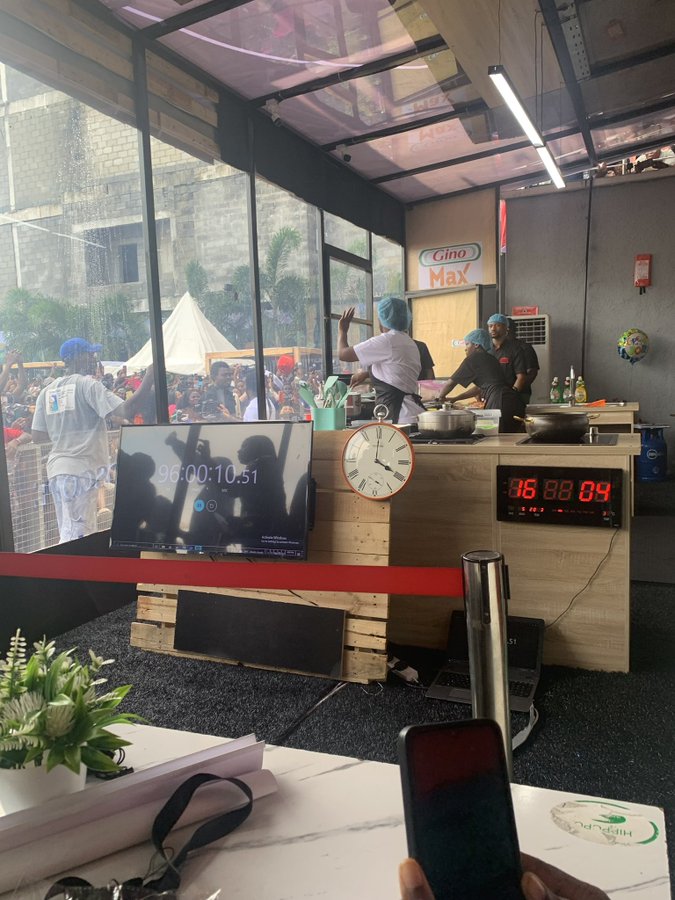 StanCAD_Int's tweet image. Hilda Bassey Effiong, @hildabacicooks showed the resilience of a true Nigerian. She cooked for #100hrs, breaking the prev world record 87h45m held by Indian chef Lata Tondon in 2019. We now await official confirmation from @GWR. We are proud of you Hilda 🤭😊😊 #ProudlyNigeria