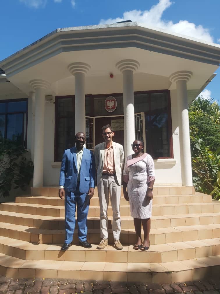 ✅ Ambassador Krzysztof Buzalski hosted today dr Makarius Lalika, the Head of the Tanzanian Ecohydrology Centre. The meeting was an opportunity to discuss the possible cooperation through development projects in 🇹🇿 and higher education in 🇵🇱.
