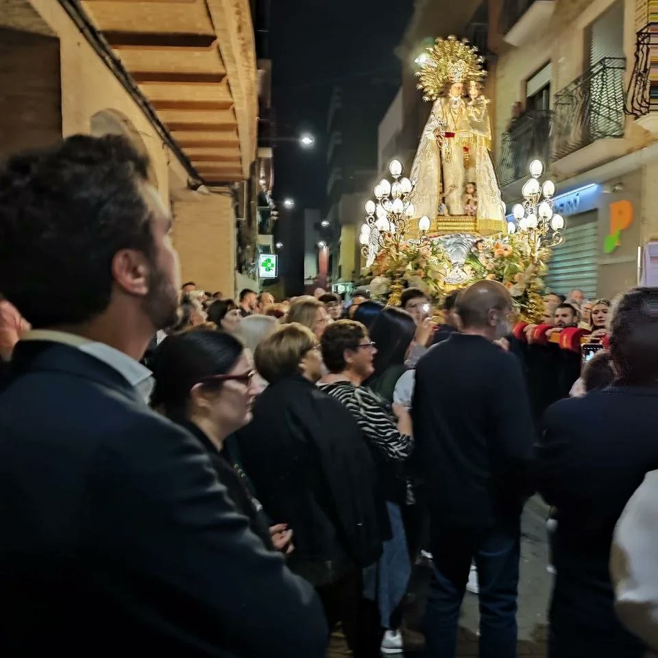 VOX_Torrent's tweet photo. La volta a casa de la nostra Maredeueta!
La Virgen de los Desamparados realiza su último traslado de este año.
VOX Torrent también ha querido acompañarla y escuchar las plegarias y cantos de los torrentinos.
#voxtorrent
#cuidatorrent
#VOXconLasTradiciones https://t.co/t7ZM5zYDd2