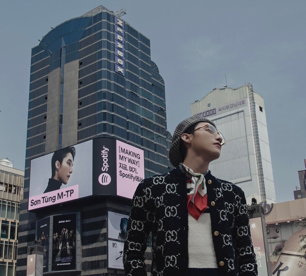MTPGlobalUnion's tweet photo. [@sontungmtp777’s FB UPDATE]

“Are you guys still listening to MAKING MY WAY??? 🎶🎶🎶

Special thanks to Spotify for this warm welcome in Seoul! 🎁

Don’t forget to show me your love and enjoy it right here: https://t.co/krKFvG27yy 👈🏼👈🏼👈🏼✨✨✨”

#MakingMyWay #SonTungMTP” https://t.co/lUumr83HUv