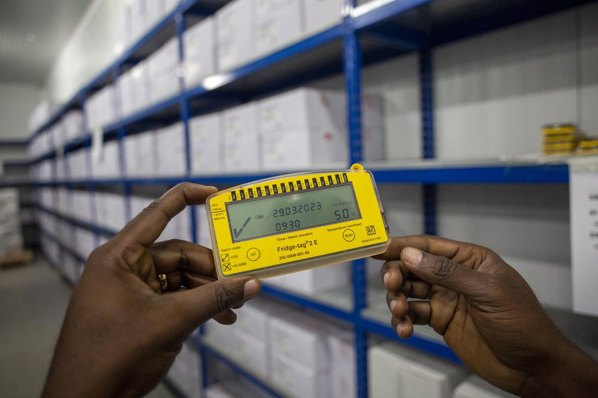 MohamedFall's tweet photo. Until 2022, 40% of districts in #Angola lacked proper refrigerators to store vaccines. @UNICEF is helping roll out a nationwide temperature monitoring system, aiming to reach the high number of zero-dose #children &amp; giving more children a healthy start to life #BuildBackImmunity https://t.co/2YMXVQXzFv